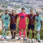 Jugadores del Pontevedra CF lucen las nuevas equipaciones 2026/27 inspiradas en los puentes de Os Tirantes y O Burgo