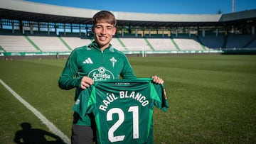 Raúl Blanco con la camiseta del Racing Club Ferrol en A Malata