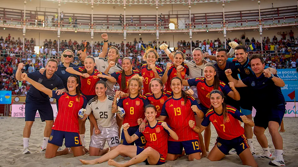 Selección española femenina de fútbol playa antes de la Superfinal europea de 2026