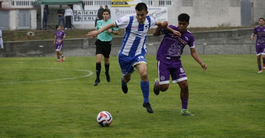 Jugador del Sporting Celanova durante un partido, equipo del Grupo 4 de Primera Futgal