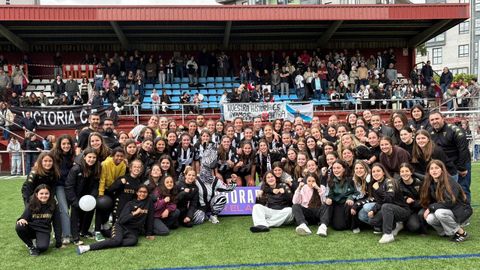 El Victoria CF femenino celebra el ascenso a Segunda Federación