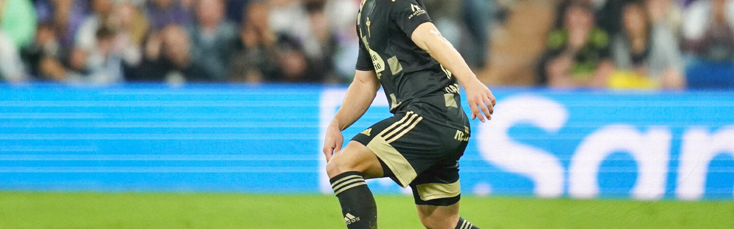 Fer Medrano durante su debut con el Celta ante el Real Madrid en el Santiago Bernabéu