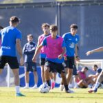 Mauro Valeiro durante un entrenamiento con el primer equipo del Deportivo en Abegondo