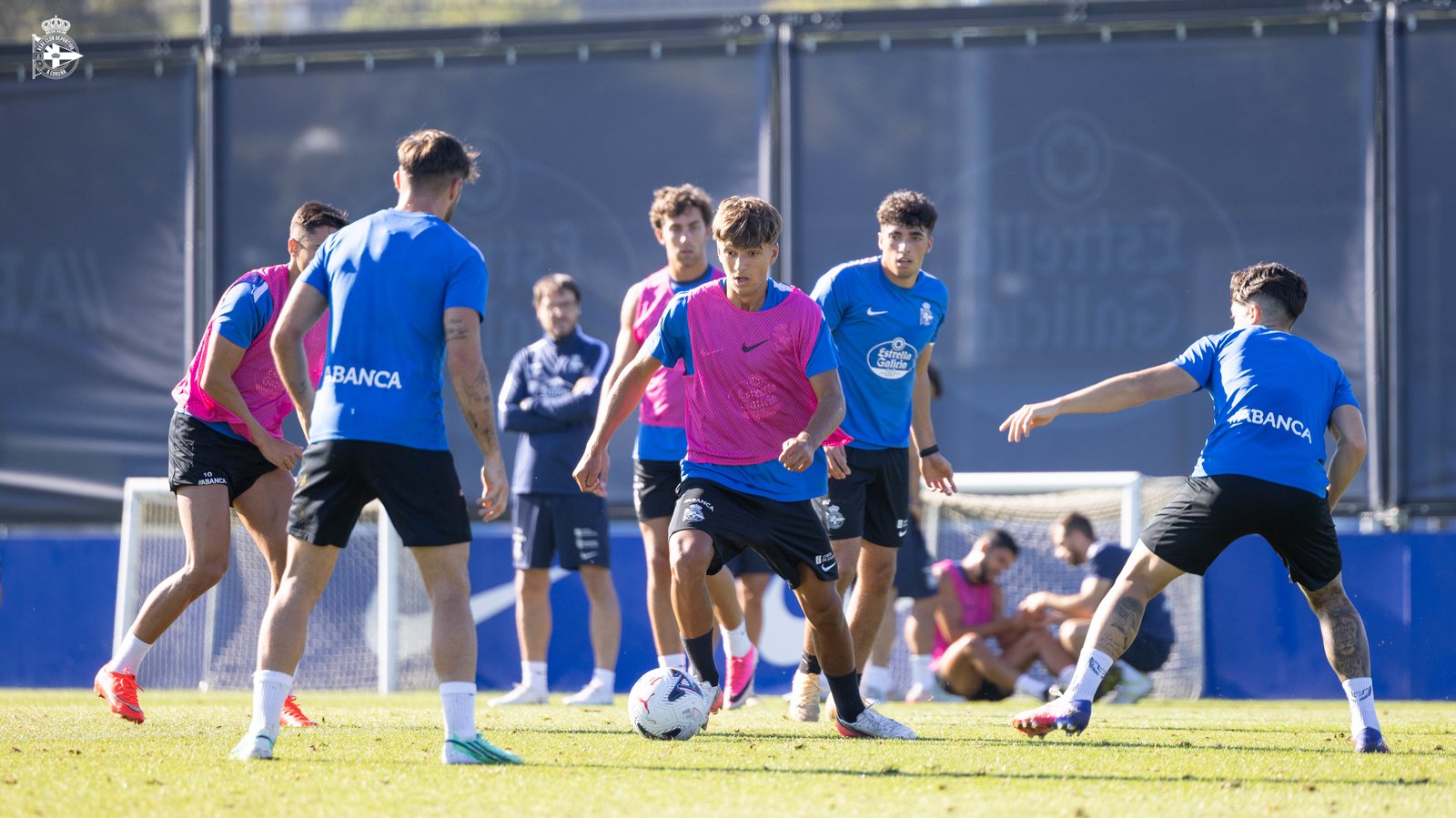 Mauro Valeiro durante un entrenamiento con el primer equipo del Deportivo en Abegondo