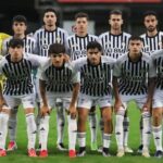 Plantilla del Real Unión Club con la equipación blanquinegra