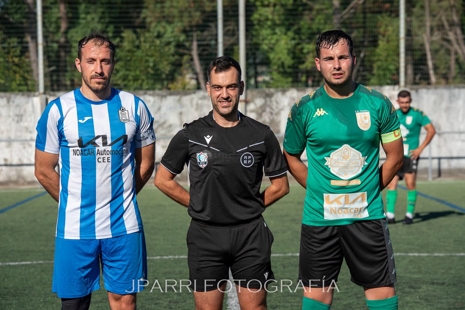 Acción del derbi entre UD Corcubión y SD Fisterra en Segunda Futgal A Costa