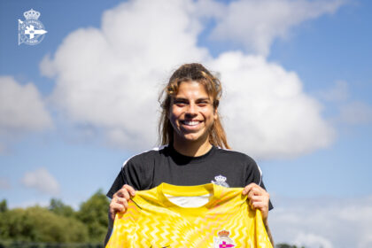 Inês Pereira durante su presentación como jugadora del Dépor ABANCA