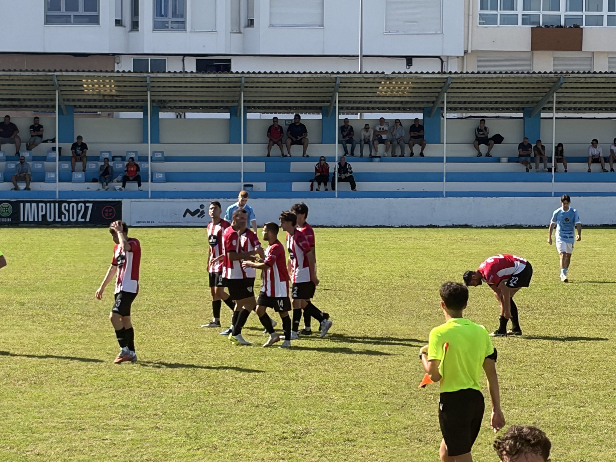 Acción del Viveiro CF ante el Atlético Arteixo en Cantarrana-Kiko Rey