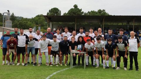 Homenaje del Ferreira CF a Anxo Pérez «Anxeliño» en O Baliño