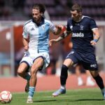 Parapar, jugador de la SD Compostela, durante el partido ante el Marino de Luanco en el Vero Boquete