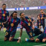 Raphinha celebra uno de sus goles en el Barcelona-Feyenoord de la Champions League 2026/27