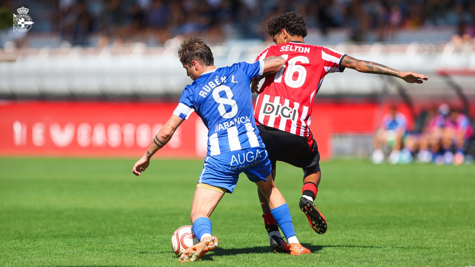 Un lance del Bilbao Athletic-Fabril disputado en Lezama