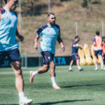 Borja Iglesias durante un entrenamiento del Celta en Afouteza