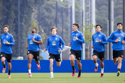 Ferrán Seco, Adama Traoré, Yayo González, Quique Teijo, Álvaro Fraga e Íker Gil en el entrenamiento del Deportivo en Abegondo