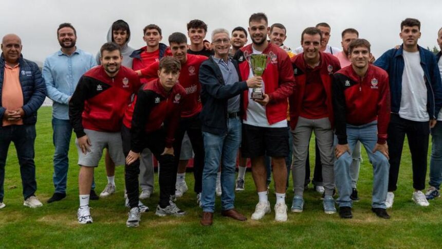 Jugadores del CCD Queixas celebran un título en una imagen de archivo
