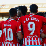 Fernando Embadje y la defensa del CD Lugo durante el partido ante el Coria en el Anxo Carro