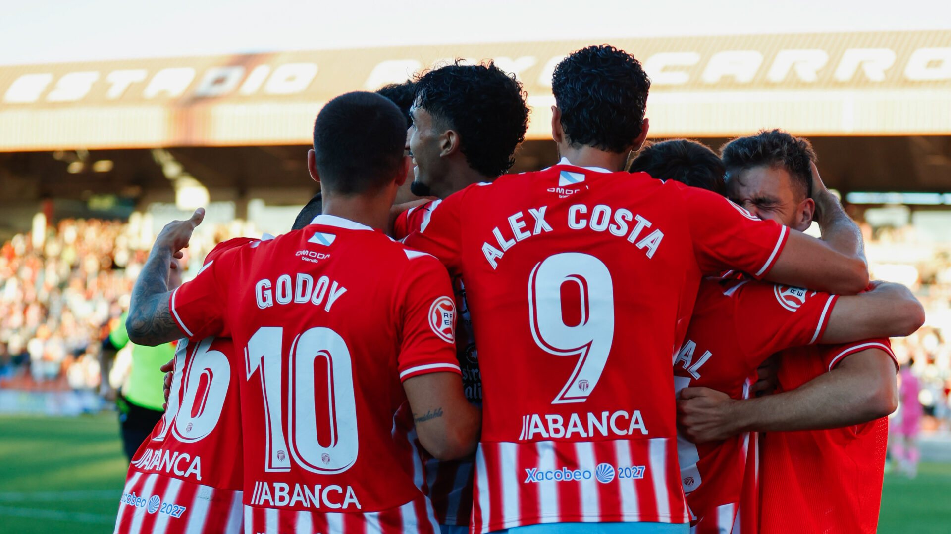 Fernando Embadje y la defensa del CD Lugo durante el partido ante el Coria en el Anxo Carro