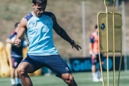 Un jugador del Celta durante un entrenamiento en la Cidade Deportiva Afouteza