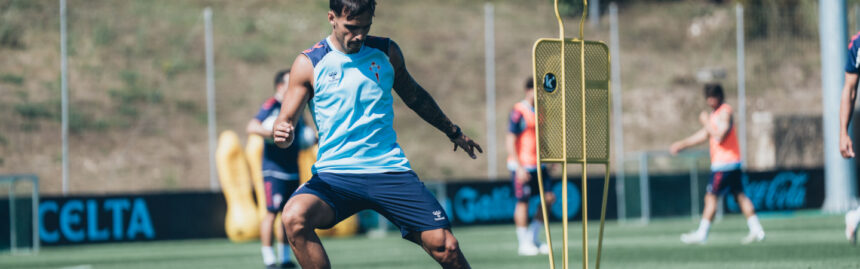 Un jugador del Celta durante un entrenamiento en la Cidade Deportiva Afouteza