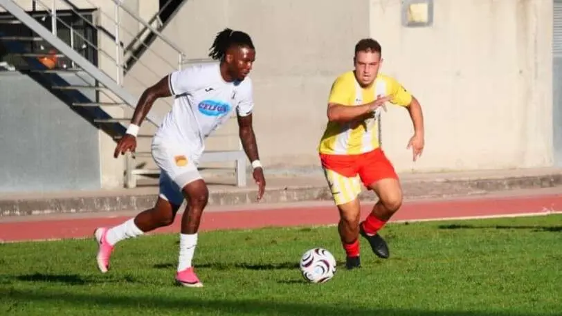 Yanike, del Club Lemos, durante el partido ante el Alertanavia de la jornada 2 de Preferente Futgal 2026/27