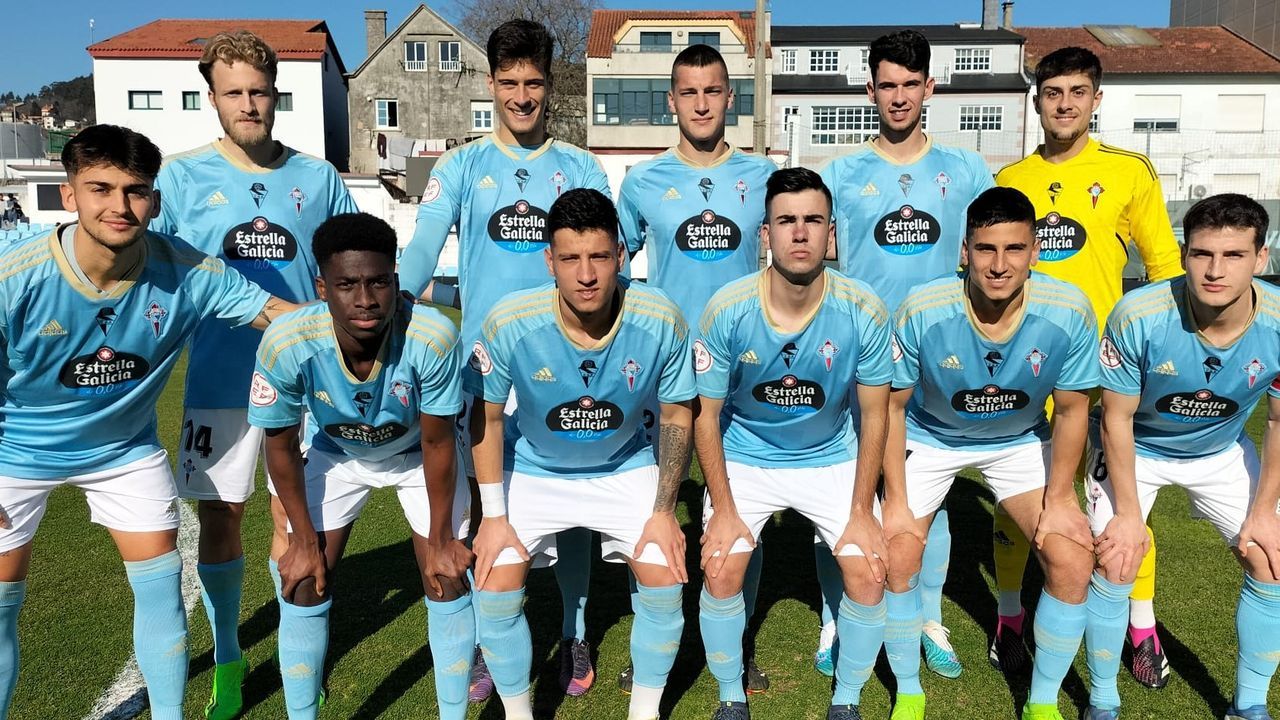 Jugadores del Gran Peña posan antes de un partido en Barreiro