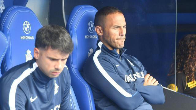 Alberto Rodríguez, entrenador del Dépor ABANCA, durante el partido ante el Real Madrid en Riazor