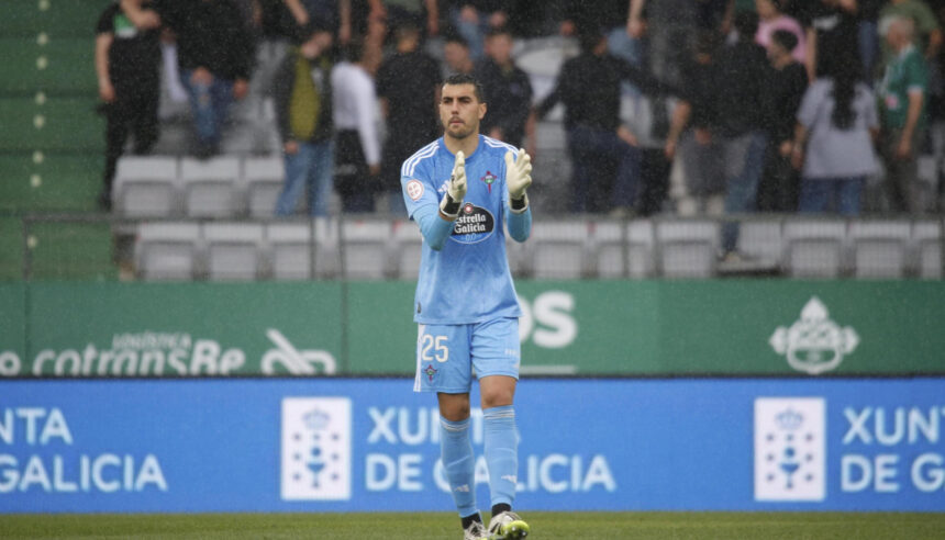 Lucas Díaz, portero del Racing de Ferrol, durante un partido en A Malata