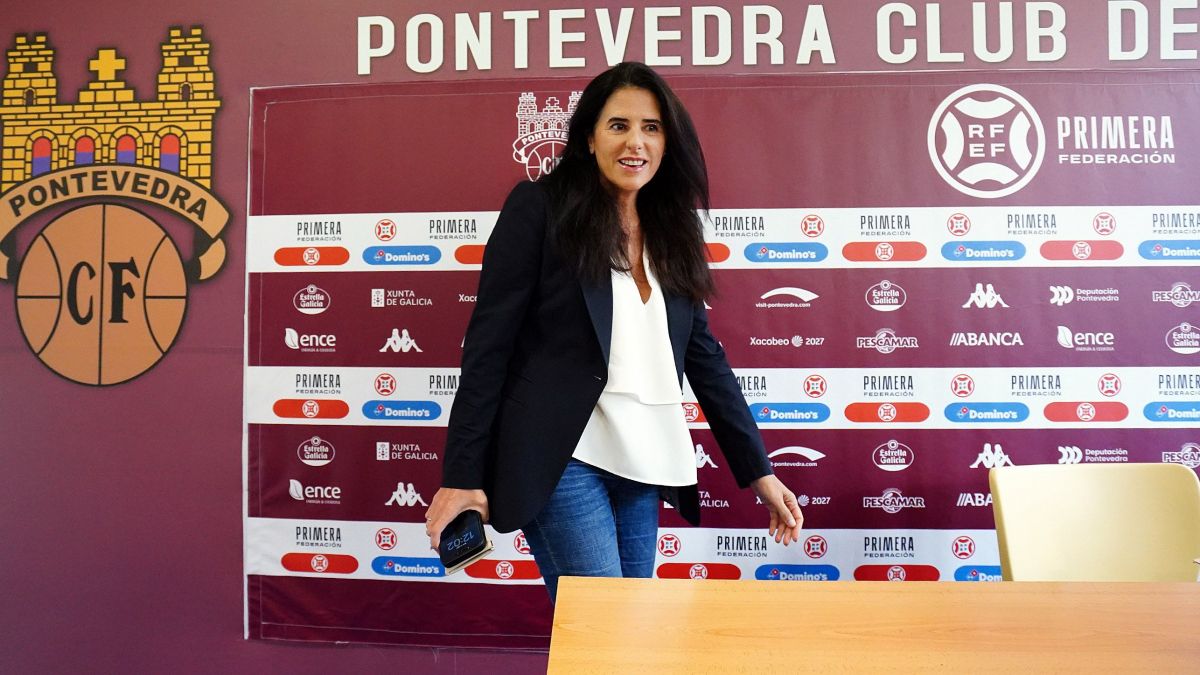 Lupe Murillo comparece ante los medios en el estadio de Pasarón