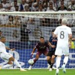 Kylian Mbappé y Fede Valverde celebran un gol con el Real Madrid