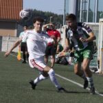 Acción del partido entre el Paiosaco y el Carral de la jornada 2 de Preferente Futgal