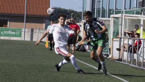 Acción del partido entre el Paiosaco y el Carral de la jornada 2 de Preferente Futgal