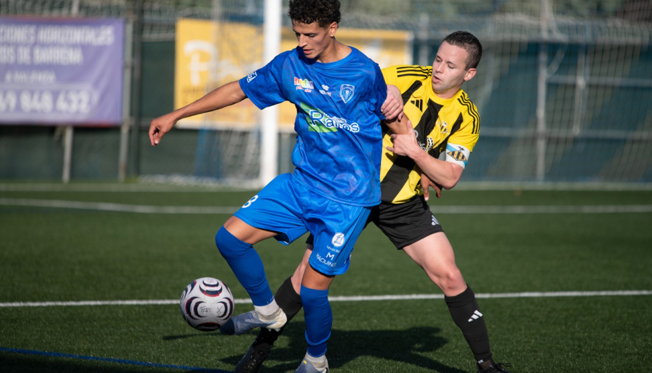 Acción de un partido del CD Ribadumia en el inicio de la Preferente Futgal 2026/27