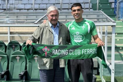 Roberto Arroyo con la camiseta del Racing Club Ferrol en A Malata