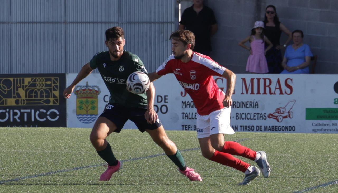 Iván Rellán, del San Tirso, durante el partido ante el Negreira de la jornada 2 de Preferente Futgal 2026/27
