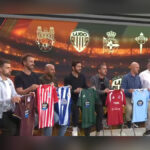 Entrenadores de los equipos gallegos con sus camisetas en el plató de En Xogo