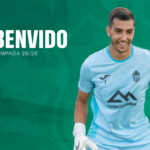 Lucas Díaz con la equipación de portero del Racing Club de Ferrol en su presentación oficial