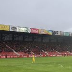 Grada principal del estadio municipal de Anduva, escenario del Mirandés-Racing de Ferrol del 24 de octubre de 2026. Foto de archivo: Asturkian, CC BY-SA 4.0