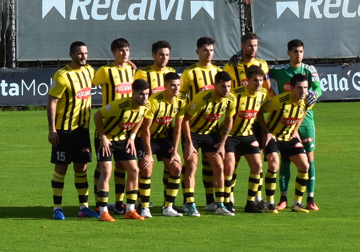 Acción de un partido entre el Gran Peña y el Rápido de Bouzas en Barreiro