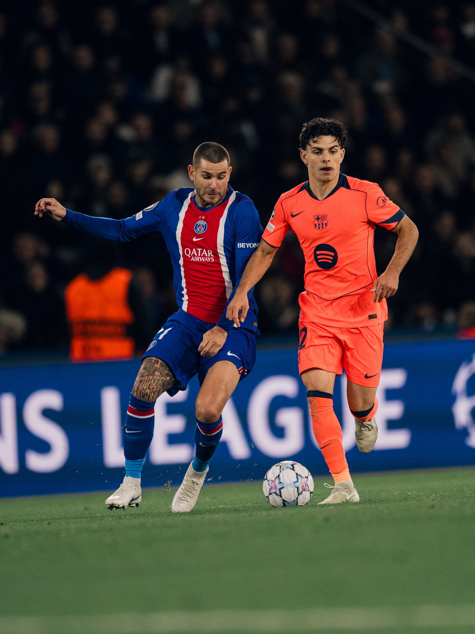 Acción del partido entre el PSG y el FC Barcelona en París