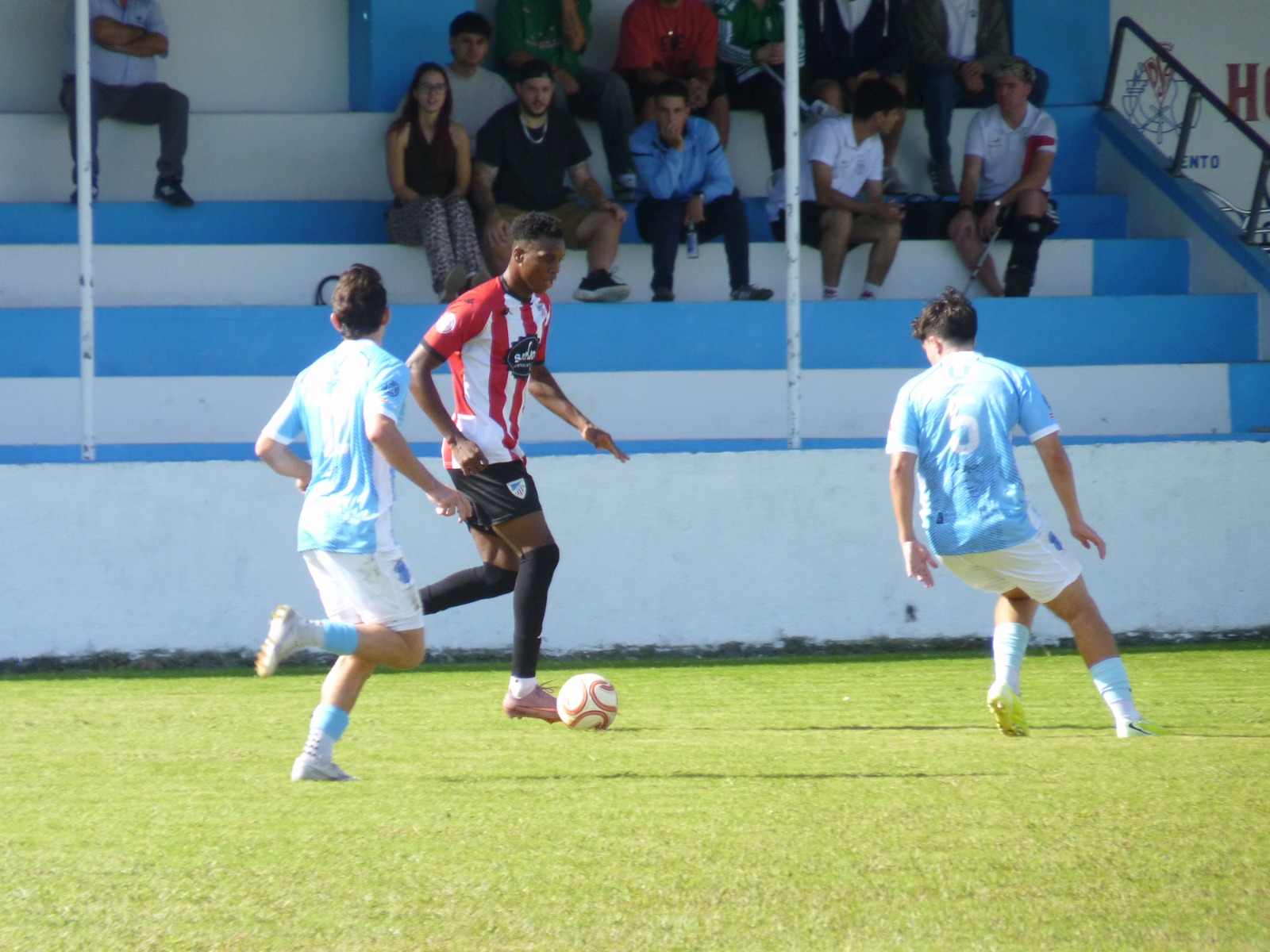 Franck Uwumiro, delantero del Atlético Arteixo, protagonista de seis jornadas consecutivas marcando