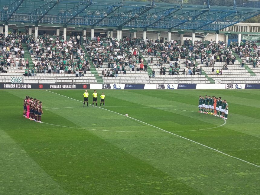 Inicio del Racing Club Ferrol-Pontevedra CF en A Malata