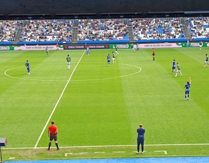 Racing de Ferrol durante el derbi ante el Deportivo Fabril en Riazor
