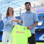 Antía Veiga, guardameta del Deportivo ABANCA B, en una imagen de su renovación con el club