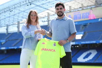 Antía Veiga, guardameta del Deportivo ABANCA B, en una imagen de su renovación con el club