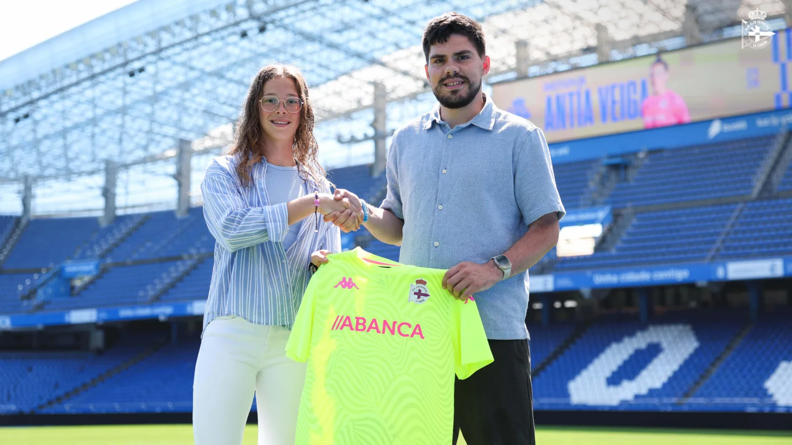 Antía Veiga, guardameta del Deportivo ABANCA B, en una imagen de su renovación con el club