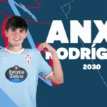 Anxo Rodríguez en la imagen oficial de su renovación con el Celta hasta 2030