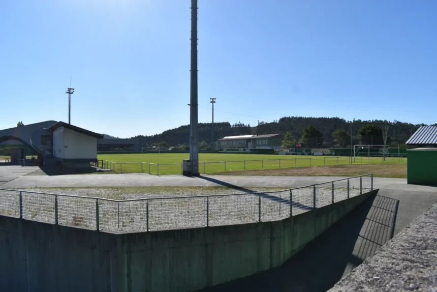 Campo Alcalde Manuel Candocia, estadio de la UD Somozas, en julio de 2026