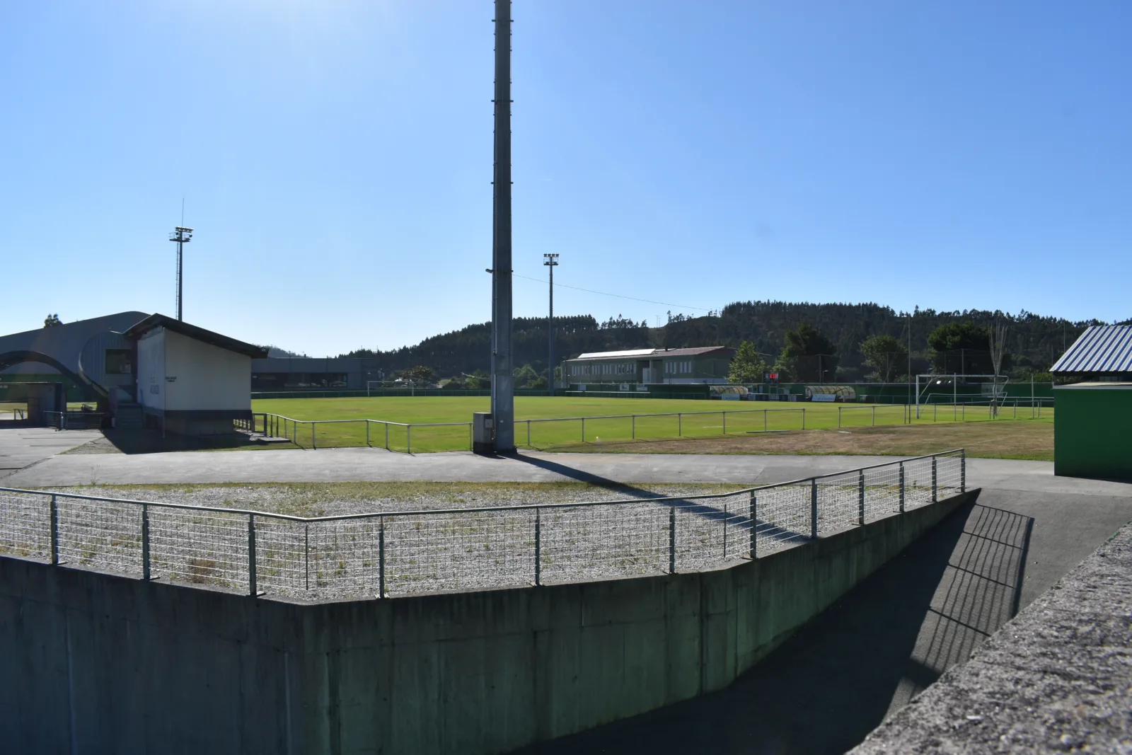 Campo Alcalde Manuel Candocia, estadio de la UD Somozas, en julio de 2026
