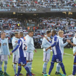 Celta y Deportivo se saludan antes de un derbi gallego en Balaídos
