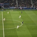Dro Fernández y jugadores del PSG durante el encuentro ante el Olympique de Marsella de febrero de 2026